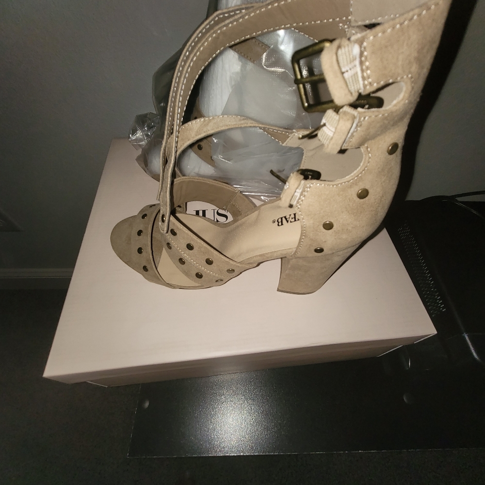 Shoes - Picture 2 of 3